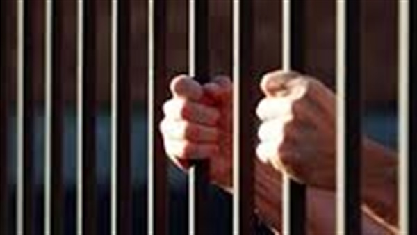 عاطل يذبح خاله بـ«رقبة زجاجة» في عين شمس عاطل يذبح خاله بـ«رقبة زجاجة» في عين شمس