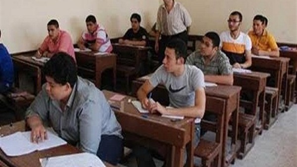 طلاب الثانوية بأسيوط عن إمتحان التفاضل:«خيالي وغير مباشر» طلاب الثانوية بأسيوط عن إمتحان التفاضل:«خيالي وغير مباشر»