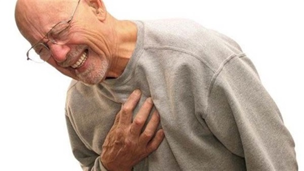 دراسة: ارتفاع الكولسترول يصيب الرجال في منتصف العمر بأزمة قلبية