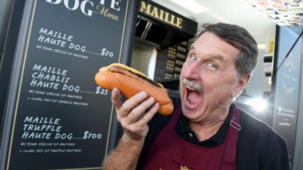 100 دولار لـ«سندويش» من الـ«هوت دوغ»