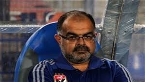 طبيب الاهلي ينقذ احد الجماهير من الموت