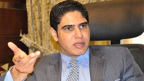 ابو هشيمة يهدي التليفزيون المصري شارة بث قرعة المونديال ابو هشيمة يهدي التليفزيون المصري شارة بث قرعة المونديال