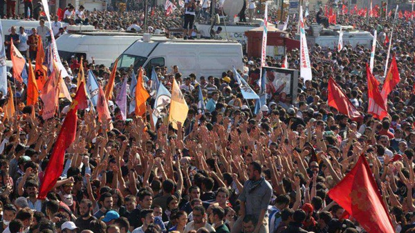 احتجاج في تركيا بسبب اعتقال صحفيين وأكاديمية احتجاج في تركيا بسبب اعتقال صحفيين وأكاديمية