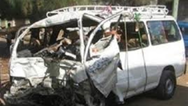 إصابة 15 شخص إثر حادث انقلاب ميكروباص بالعاشر من رمضان