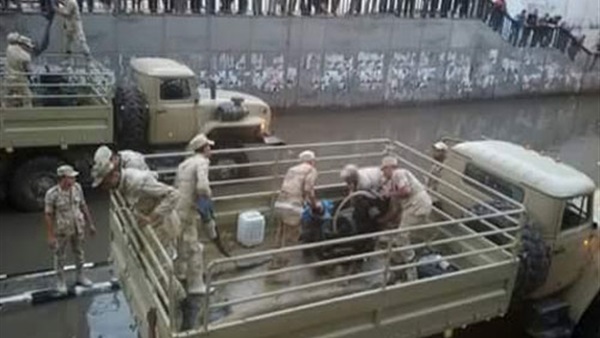 الجيش يرسل كميات إضافية من المواد الغذائية والأغطية للإسكندرية الجيش يرسل كميات إضافية من المواد الغذائية والأغطية للإسكندرية