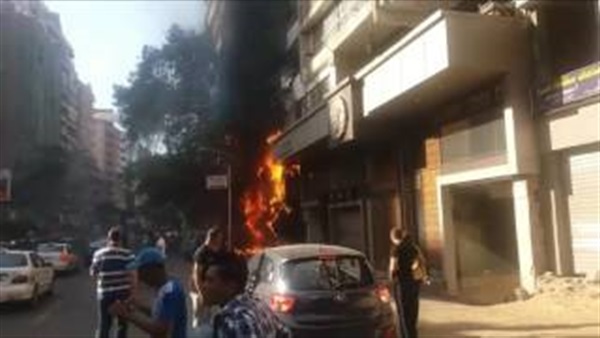 بالفيديو.. اللقطات الأولى لحريق أحد العقارات بالدقي بالفيديو.. اللقطات الأولى لحريق أحد العقارات بالدقي