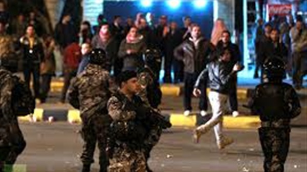 إصابة 3 أفراد من قوات الدرك الأردني بأعيرة نارية إصابة 3 أفراد من قوات الدرك الأردني بأعيرة نارية