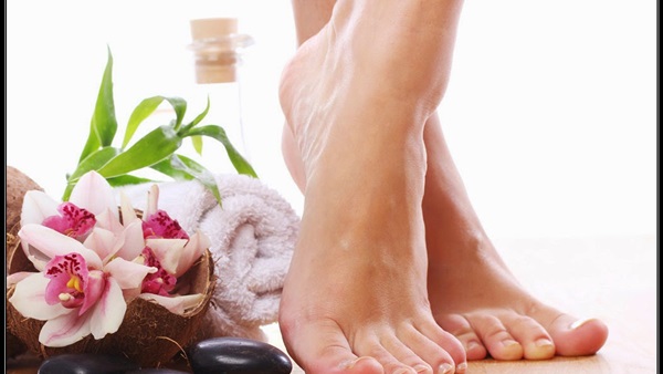 أستخدمى «اللبن والسكر البني» لمحاربة  تشقق القدمين