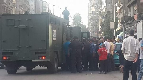 أهالي ديسط بطلخا تقطع طريق المنصورة دمياط بسبب إنقطاع المياة أهالي ديسط بطلخا تقطع طريق المنصورة دمياط بسبب إنقطاع المياة