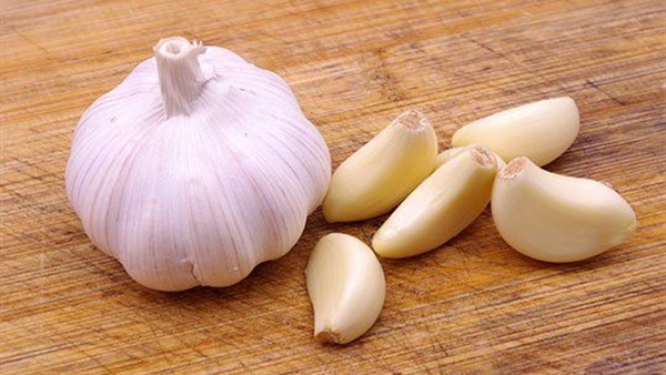 حبات الثوم مضاد حيوي طبيعي إذا تناولتها صباحًا حبات الثوم مضاد حيوي طبيعي إذا تناولتها صباحًا