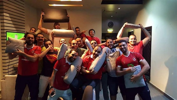 بالصور.. إحتفال جمهور الأهلي بعد التتويج بالدوري بـ«المخدات» بالصور.. إحتفال جمهور الأهلي بعد التتويج بالدوري بـ«المخدات»