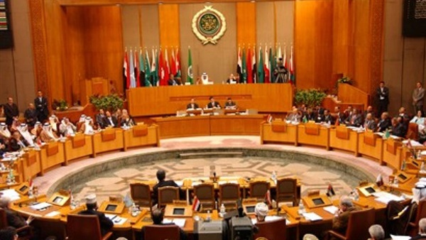 «المستثمرات العرب» يكرم رئيس هيئة قناة السويس «المستثمرات العرب» يكرم رئيس هيئة قناة السويس