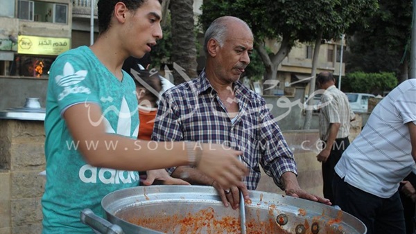 بالصور.. إقبال الصائمون علي موائد الرحمن بمسجد عمرو بن العاص بالصور.. إقبال الصائمون علي موائد الرحمن بمسجد عمرو بن العاص