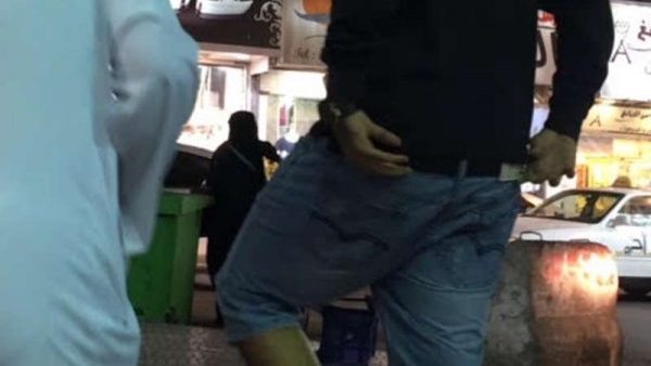بالصور.. القبض على 50 شابا بسبب ملابسهم في مكة
