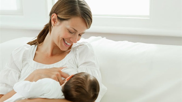 دراسة: الرضاعة الطبيعية تقلل من خطر إصابة الأطفال باللوكيميا