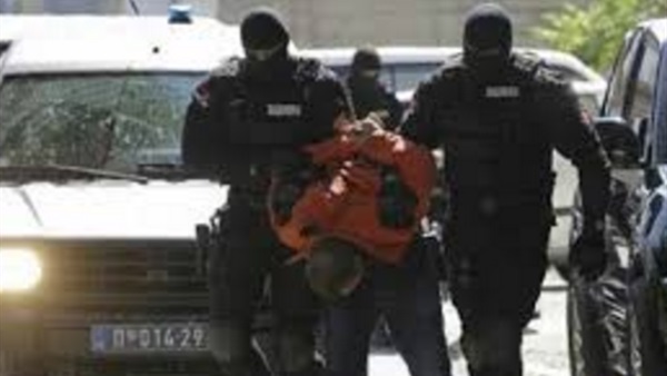 اعتقال شخص في صربيا للاشتباه بقيامه بتهريب 29 مهاجرًا غير شرعي