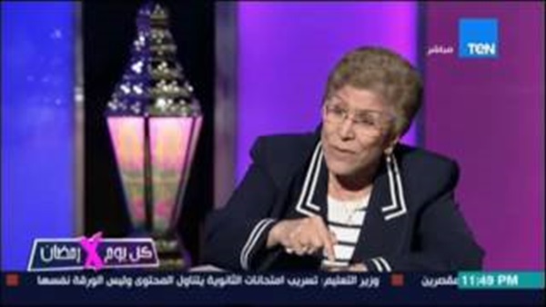 بالفيديو.. فريدة الشوباشي تبكى على الهواء