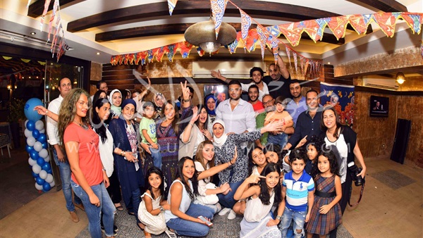 بالصور.. رامي صبري يحتفل بعيد ميلاد زوجته واولاده بحضور اصدقائه