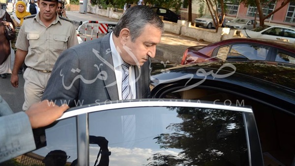 بالصور.. عصام شرف يدلي بصوته فى الدقي بالصور.. عصام شرف يدلي بصوته فى الدقي