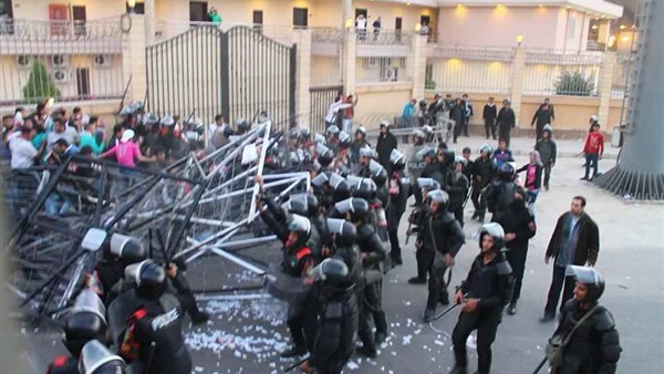 «جنايات القاهرة» تجدد حبس المتهم الـ 16 بأحداث «الدفاع الجوي» «جنايات القاهرة» تجدد حبس المتهم الـ 16 بأحداث «الدفاع الجوي»