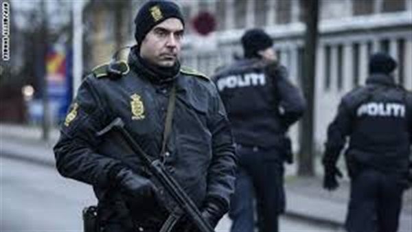 الشرطة الدنماركية توقف أربعة من طالبي اللجوء وتصادر أموالهم