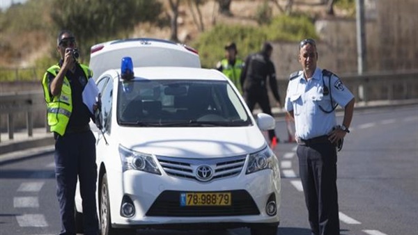 الشرطة الإسرائيلية تعتقل فلسطيني طعن 2 مستوطنين بالسكين الشرطة الإسرائيلية تعتقل فلسطيني طعن 2 مستوطنين بالسكين