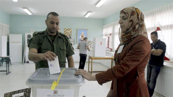 غرفة العمليات المركزية تتابع سير العملية الانتخابية