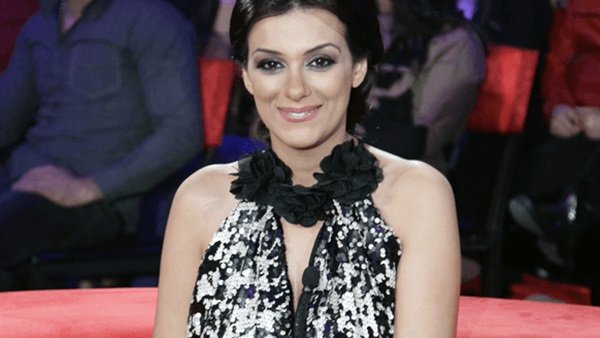 إنجي المقدم تودع شهادة ميلاد