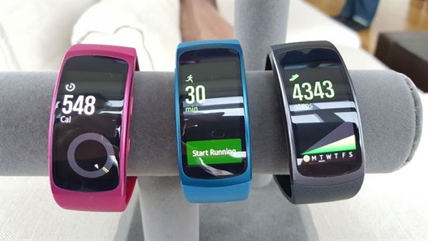 بالصورة..سامسونج..مقارنة بين الساعتين الذكيتين Gear Fit2 وGear Fit بالصورة..سامسونج..مقارنة بين الساعتين الذكيتين Gear Fit2 وGear Fit