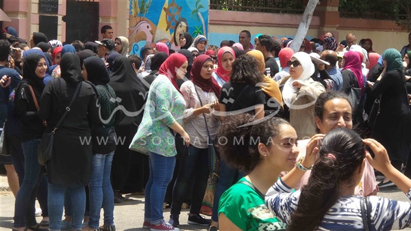 بالصور..طلاب الثانوية العامة ببورسعيد يودعون الامتحانات بالملابس السوداء بالصور..طلاب الثانوية العامة ببورسعيد يودعون الامتحانات بالملابس السوداء