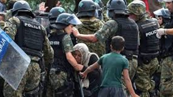 مقدونيا تضبط 96 من المهاجرين غير الشرعيين قرب الحدود مع اليونان مقدونيا تضبط 96 من المهاجرين غير الشرعيين قرب الحدود مع اليونان