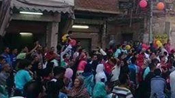 بالصور.. أهالي المحلة يواصلون احتفالهم بالعيد بالتنورة والأغاني الشعبية