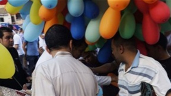 مواطنو الاسكندرية يحتفلون بأول أيام عيد الفطر المبارك مواطنو الاسكندرية يحتفلون بأول أيام عيد الفطر المبارك
