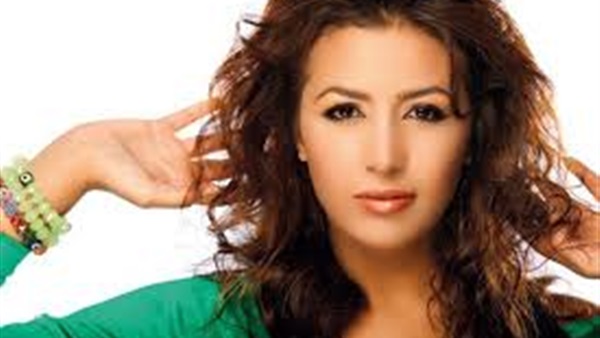 "جنات" تفاجئ جمهورها بأغنية شعبية