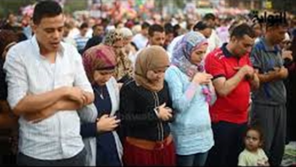 بالصور..أغرب «تقاليع» عيد الفطر..أغانى شعبى تسبق الصلاة بميدان التحرير..الفتايات يصلون بالميكب والشباب بالعضلات الصناعية..وسكان المهندسين يصلون بجانب الحمير بالصور..أغرب «تقاليع» عيد الفطر..أغانى شعبى تسبق الصلاة بميدان التحرير..الفتايات يصلون بالميكب والشباب بالعضلات الصناعية..وسكان المهندسين يصلون بجانب الحمير
