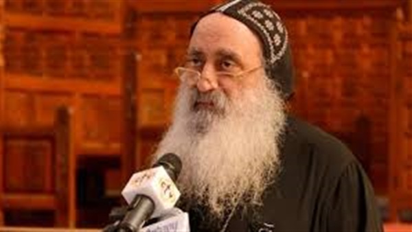 الأنبا «بولا» يقوم بزيارة أسرة الطبيب القتيل بطنطا الأنبا «بولا» يقوم بزيارة أسرة الطبيب القتيل بطنطا