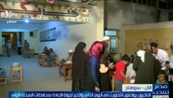 بالصور: استمرار توافد المواطنين علي لجان الاقتراع للإدلاء بأصواتهم بالصور: استمرار توافد المواطنين علي لجان الاقتراع للإدلاء بأصواتهم