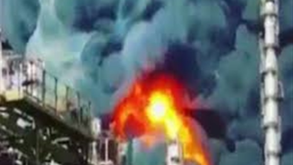 اخماد حريق في مصنع للبتروكيماويات جنوب غربي إيران اخماد حريق في مصنع للبتروكيماويات جنوب غربي إيران