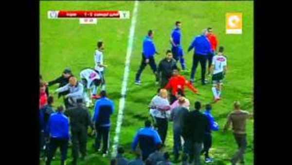 بالفيديو.. التوأمان فى ثوب «البلطجة».. التعدى بالأيدي والألفاظ النابية وسيلتهما فى مواجهة نقادهم.. «حسام حسن» يحطم كاميرة مصور بعد مباراة المصري وغزل المحلة.. ويتعدى على «مانويل جوزيه» فى لقاء القمة بالفيديو.. التوأمان فى ثوب «البلطجة».. التعدى بالأيدي والألفاظ النابية وسيلتهما فى مواجهة نقادهم.. «حسام حسن» يحطم كاميرة مصور بعد مباراة المصري وغزل المحلة.. ويتعدى على «مانويل جوزيه» فى لقاء القمة