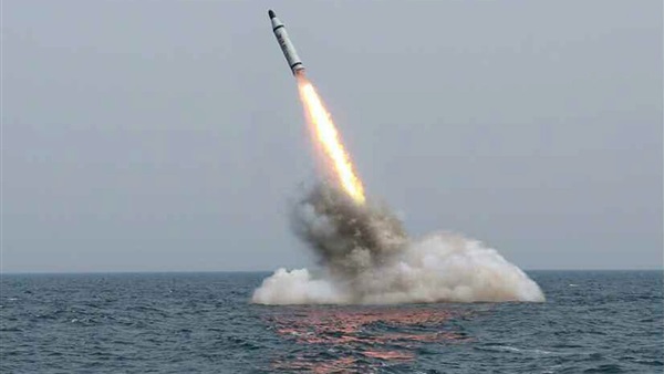 إطلاق  صاروخ باليستي من غواصة(SLBM)