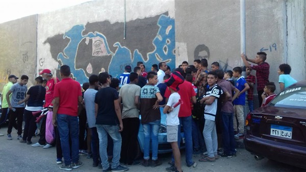 بالفيديو والصور.. الأولتراس أهلاوى يحاولون دخول استاد «التتش»