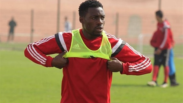 صورة.. «إيفونا» يوقع على عقود إنتقاله لـ«تيانجين» الصيني