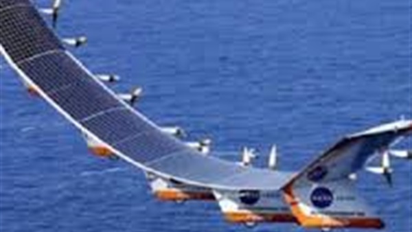 أول طائرة عاملة بالطاقة الشمسية في طريقها إلى مصر