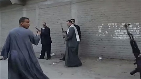 مقتل شخص وإصابة أربعة آخرين في اشتباكات بين عائلتين بالمنيا مقتل شخص وإصابة أربعة آخرين في اشتباكات بين عائلتين بالمنيا