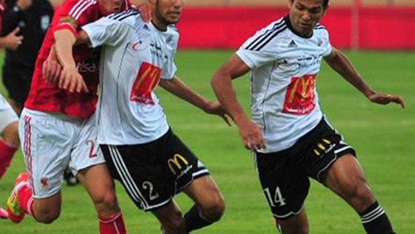 «بنزيما» يحرز الهدف الأول في شباك الأهلي 