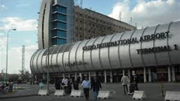 ضبط راكب مصري بمطار القاهرة حاول تهريب 40 ألف دولار إلى الصين ضبط راكب مصري بمطار القاهرة حاول تهريب 40 ألف دولار إلى الصين