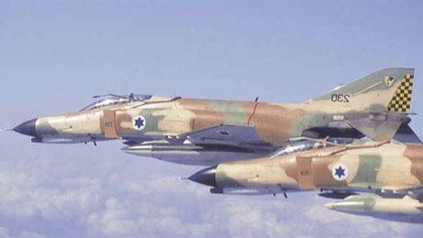 الطيران الحربي الإسرائيلي يشن غارتين قرب الحدود وسط قطاع غزة