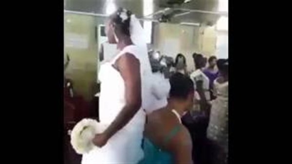 بالفيديو..عروس عملاقه تثير ضجة على مواقع التواصل الاجتماعي بالفيديو..عروس عملاقه تثير ضجة على مواقع التواصل الاجتماعي