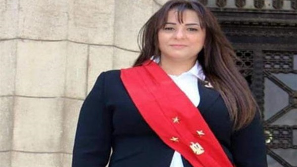نجلة هشام بركات تدلي بصوتها  في انتخابات نادي القضاة