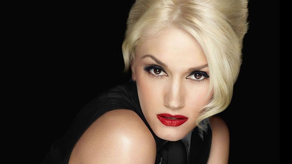 «جوني سيتفاني» تلتقط صور مع معجبيها في حفلها بنيويورك    